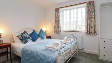 2 bedrooms, individually decorated, individually furnished, free WiFi