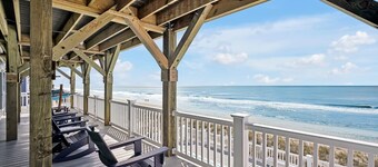 Admirals Lodge | Pool & Hot tub | Games | Oceanfront