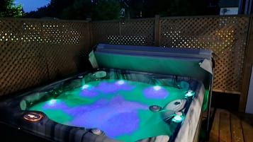 Bain à remous extérieur