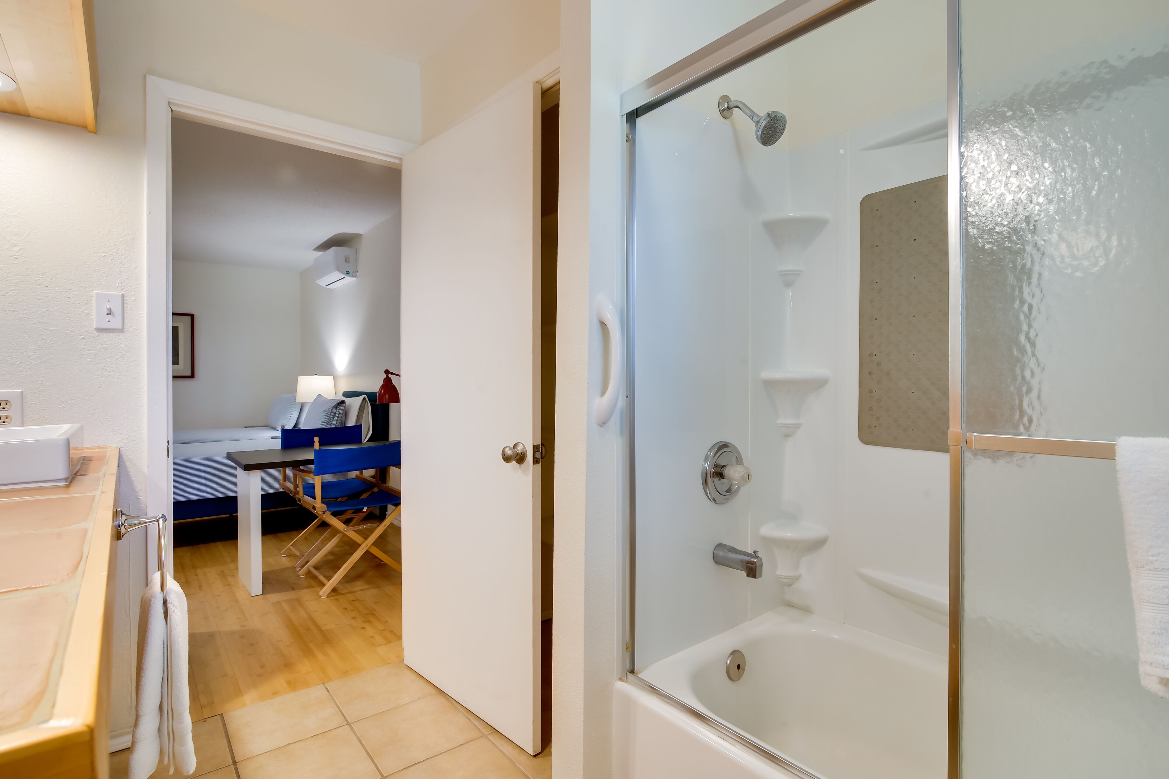 Apartment (0 Bedroom) | Bathroom
