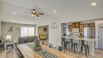 House (4 Bedrooms) | Interior