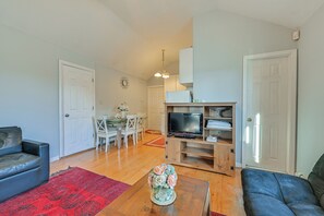 Apartment (1 Bedroom) | Interior - Cozy Levittown Apartment: Full Kitchen + Smart TV! (Levittown)