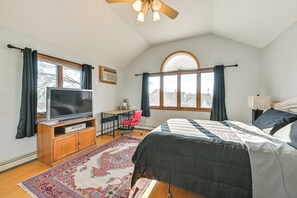 Apartment (1 Bedroom) | Interior - Cozy Levittown Apartment: Full Kitchen + Smart TV! (Levittown)