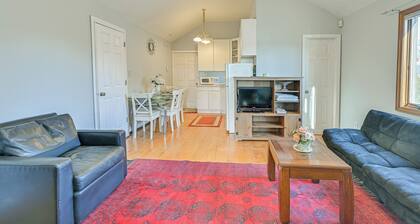 Cozy Levittown Apartment: Full Kitchen + Smart TV!