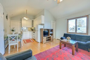 Apartment (1 Bedroom) | Interior - Cozy Levittown Apartment: Full Kitchen + Smart TV! (Levittown)