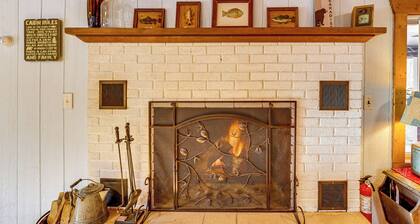 Pet-friendly Irons Cottage w/ Fire Pit & Fireplace