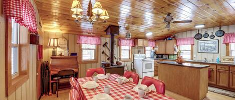 Cottage (2 Bedrooms) | Front of property