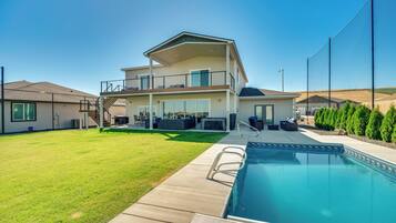 House (4 Bedrooms) | Depan hartanah