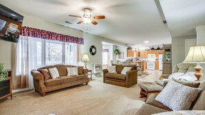 Apartment (0 Bedroom) | Interior - 5 Mi to Fort Osage: Countryside Studio (Sibley)