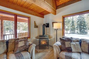 House (3 Bedrooms) | Interior - Peaceful Donnelly Retreat < 1 Mi to Lake Cascade! (Donnelly)
