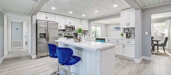 Florida Gulf Coast Getaway: Pool + Screened Lanai!