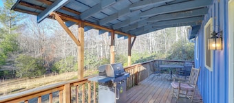 Burnsville Cabin w/ Deck & Trails - Dog Friendly!