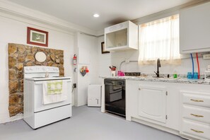 Apartment (1 Bedroom) | Interior - Comfortable Alabama Apartment: Pets Welcome! (Jackson)