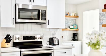 Stylish & Modern Sun City Retreat Near Westgate!