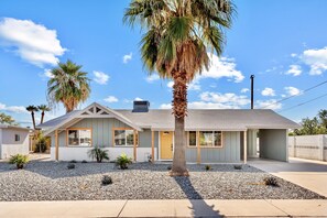 Exterior - Stylish & Modern Sun City Retreat Near Westgate! (Sun City)