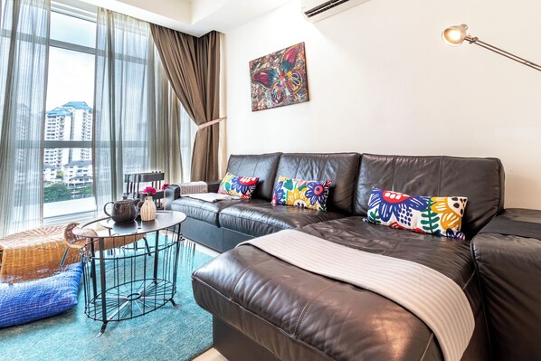 Living area - Captivating 3-bed Apartment in Kuala Lumpur (Kuala Lumpur)