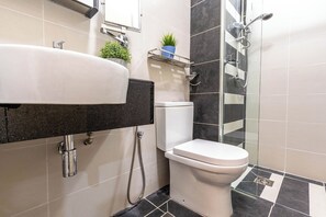 Shower, hair dryer, towels - Captivating 3-bed Apartment in Kuala Lumpur (Kuala Lumpur)