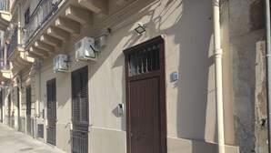 Front of property - A CASA DA CHIARA (Palermo)