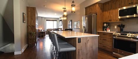 Townhome, 3 Bedrooms | Private kitchen