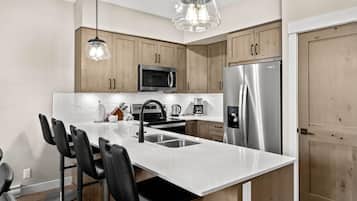 Townhouse, 3 kamar tidur | Dapur pribadi | Lemari es, oven, mesin pembuat kopi/teh, dan pemanggang roti