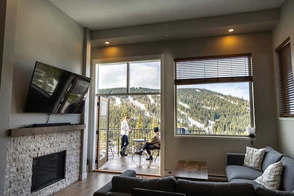 Living area - Powder Heights #18 3 Bedroom Townhouse (Sun Peaks)