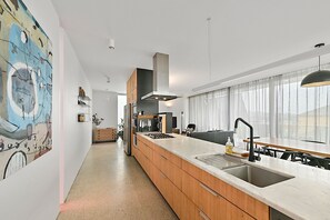 Fridge, microwave, oven, stovetop - Lane House: 2 BR, 2 BA House in Launceston, Sleeps 4 (Launceston)