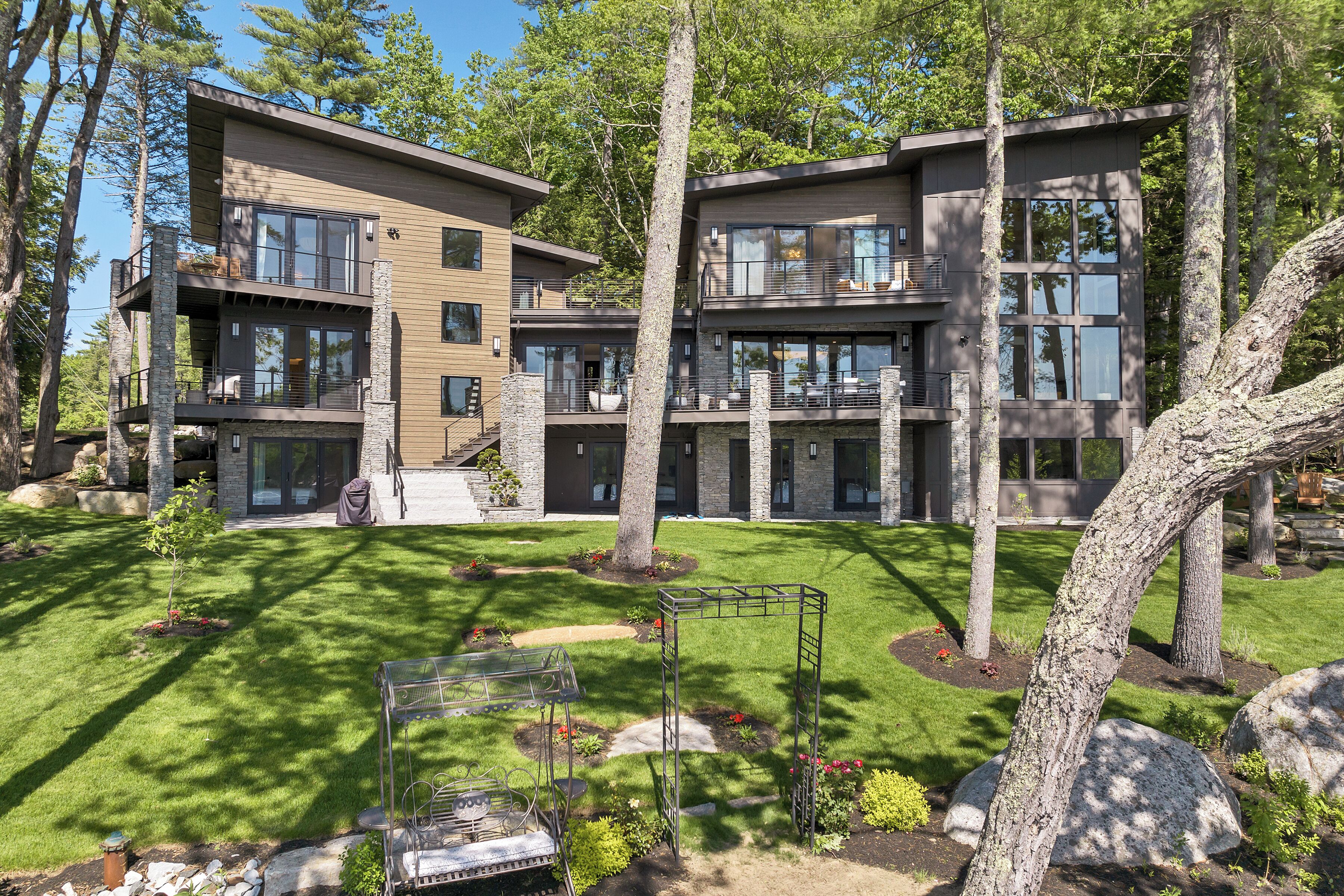 Luxury Winnipesaukee Home with 176 Ft Frontage Sleeps 17 AUGUST WEEKS SPECIAL