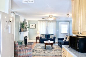 Smart-TV, Kamin, Tischfußball, Tischtennisplatte