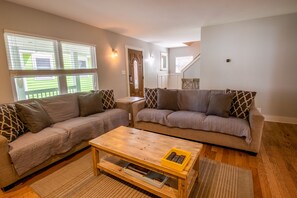 Een smart-tv en een open haard