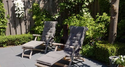 Luxury corner house with 3 double bedrooms, private garden and private parking.