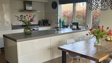 KylskÄp, mikrovÄgsugn, ugn och diskmaskin