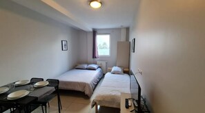 WiFi, bed sheets - Mon Petit Coin de Paradis (Montfermeil)