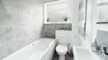 Apartment | Bathroom | Shower, rainfall showerhead, towels