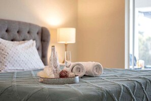 4 bedrooms, desk, iron/ironing board, free WiFi