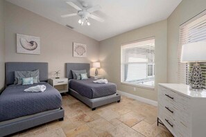 4 chambres, bureau, fer et planche à repasser, accès au Wi-Fi (inclus)