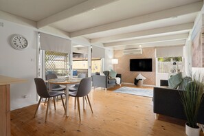 Interior - Charming Dromana Cottage (Dromana)