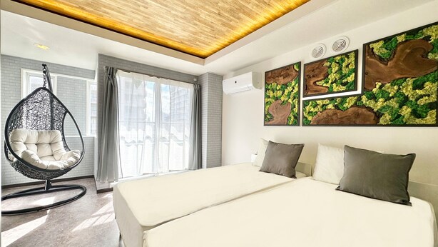 A modern bedroom with a large bed, a hanging chair, and artwork on the wall. - 51Cozy Forest】 Very close Namba Doutonbori Nippombashi Kuromon Wi-Fi◎ (大阪市)