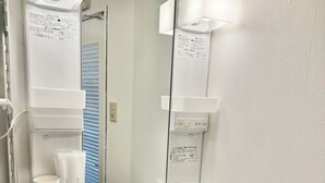A white bathroom with a sink, mirror, and towel rack. - 51Cozy Forest】 Very close Namba Doutonbori Nippombashi Kuromon Wi-Fi◎ (大阪市)