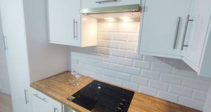 2-bed Flat Near Park in Central London