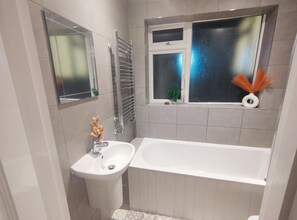 Apartment | Bathroom