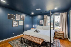 4 bedrooms, WiFi, bed sheets - 4-BD Mid-Modern Century with Firepit & Playground (Houston)