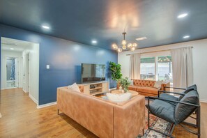 TV, offices - 4-BD Mid-Modern Century with Firepit & Playground (Houston)