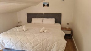 3 slaapkamers, een strijkplank/strijkijzer, reisbedje, gratis wifi