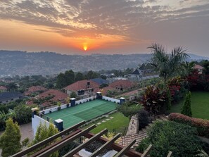 Property grounds - Self contained rooms with independent bathroom (Kampala)