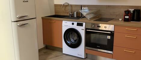 Fridge, microwave, oven, coffee/tea maker