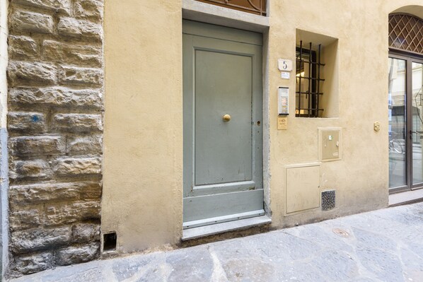Front of property - Tiny Velluti by Mmega (Florence)