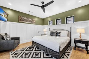 6 bedrooms, desk, iron/ironing board, travel crib
