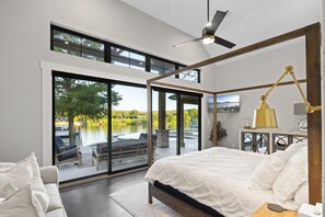 6 bedrooms, desk, iron/ironing board, travel crib