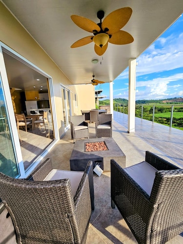 Volcano & Lake View home with swimming Pool- 4 bds, sleeps 11 people