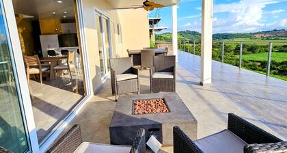 Volcano & Lake View home with swimming Pool- 4 bds, sleeps 11 people